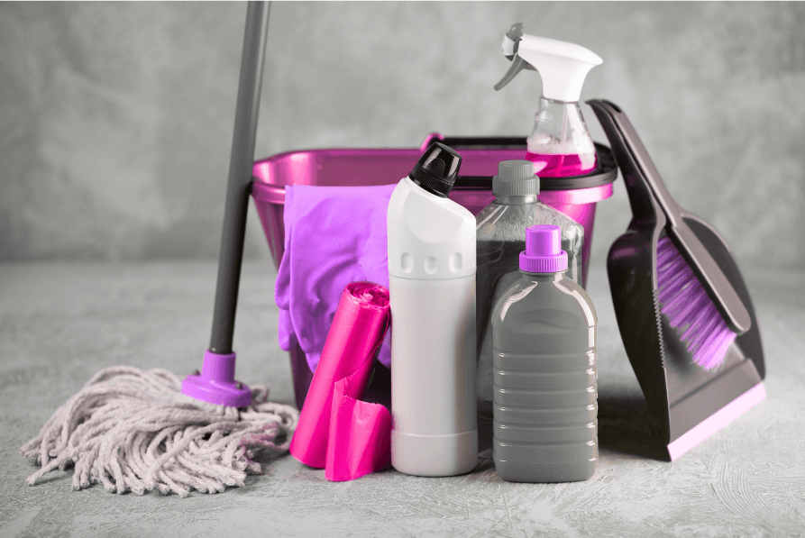 Équipe en prestation de nettoyage