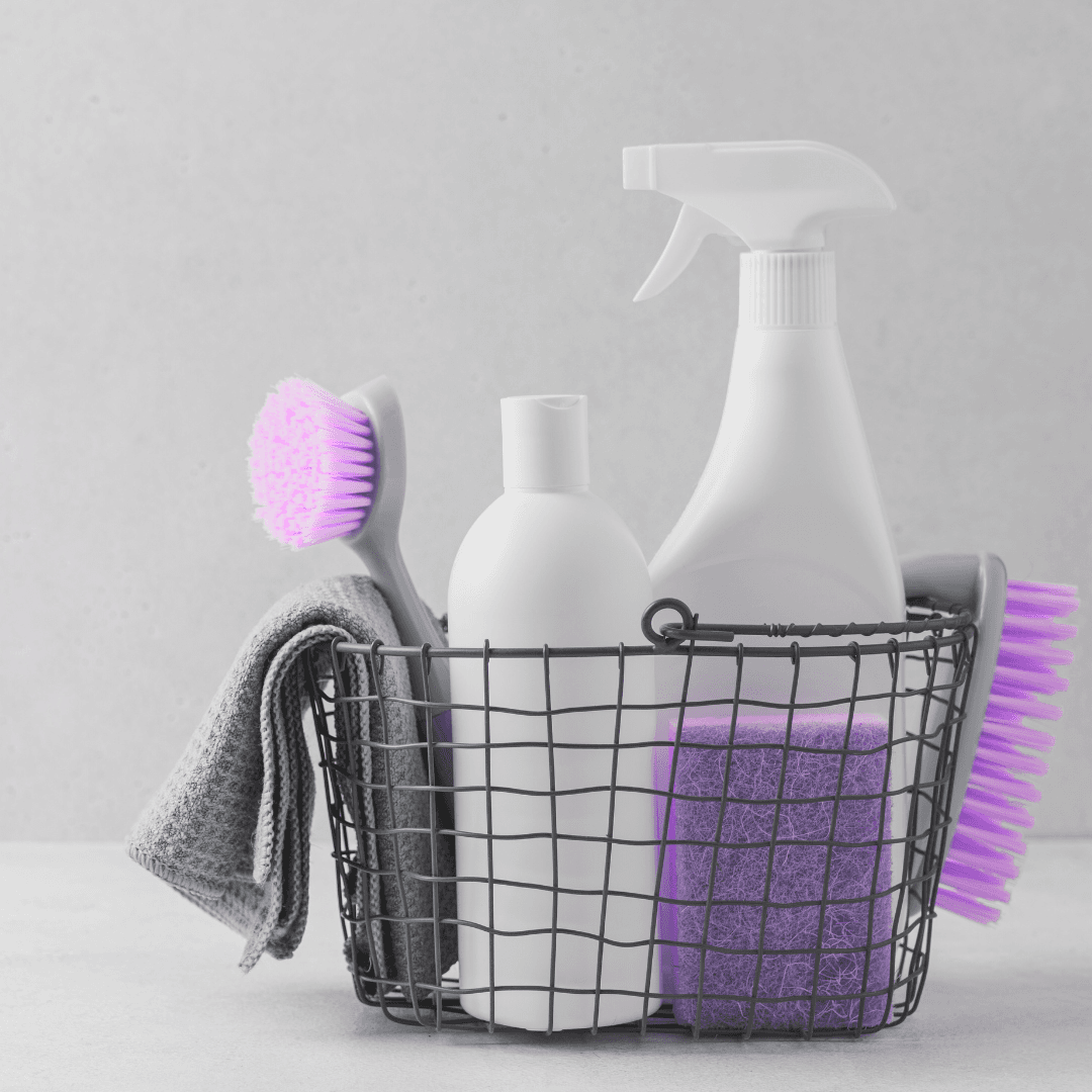 Équipe en prestation de nettoyage